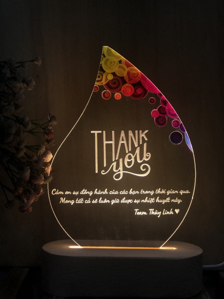 Đèn led decor kỷ niệm chương là mẫu quà tặng độc đáo và ý nghĩa dành cho doanh nghiệp, quà tặng khai trương, quà tặng sự kiện, quà tặng khách hàng, quà tặng sếp.