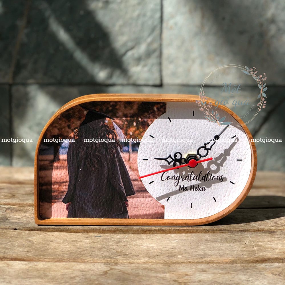 Đồng hồ gỗ để bàn in logo theo yêu cầu - Mẫu 3: Chạy kim, đế gỗ teak, vân da, hộp quà gói sẵn