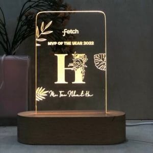 đèn led kỷ niệm chương đế gỗ teak sử dụng pin hoặc điện khắc laser logo và nội dung theo yêu cầu: mẫu chữ nhật nhỏ