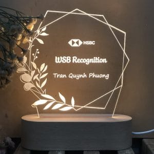 đèn led kỷ niệm chương đế gỗ teak sử dụng pin hoặc điện khắc laser logo và nội dung theo yêu cầu: mẫu đa giác lá