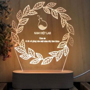 đèn led kỷ niệm chương đế gỗ teak sử dụng pin hoặc điện khắc laser logo và nội dung theo yêu cầu: mẫu nguyệt quế 1
