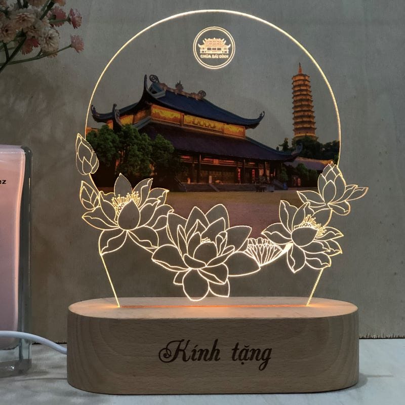 đèn led kỷ niệm chương đế gỗ teak sử dụng pin hoặc điện khắc laser logo và nội dung theo yêu cầu: mẫu phật giáo