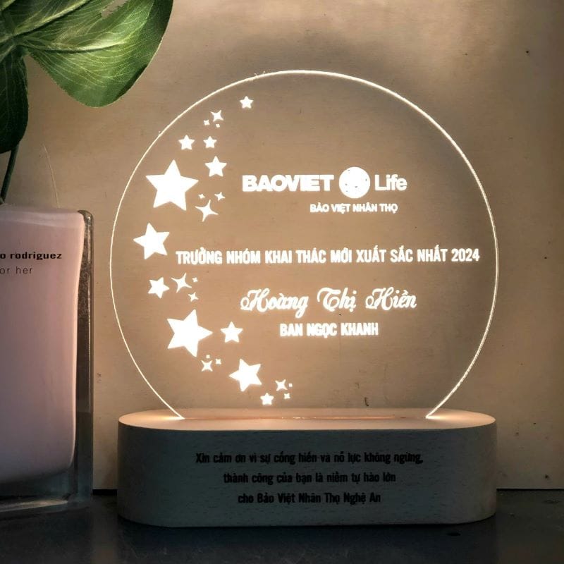 đèn led kỷ niệm chương đế gỗ teak sử dụng pin hoặc điện khắc laser logo và nội dung theo yêu cầu: mẫu khung tròn