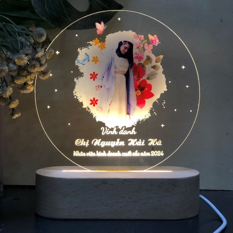 đèn led kỷ niệm chương đế gỗ teak sử dụng pin hoặc điện khắc laser logo và nội dung theo yêu cầu: mẫu khung tròn
