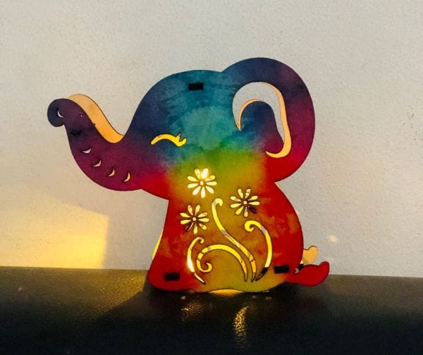 lồng đèn gỗ thủ công in màu sẵn mẫu voi cầu vồng