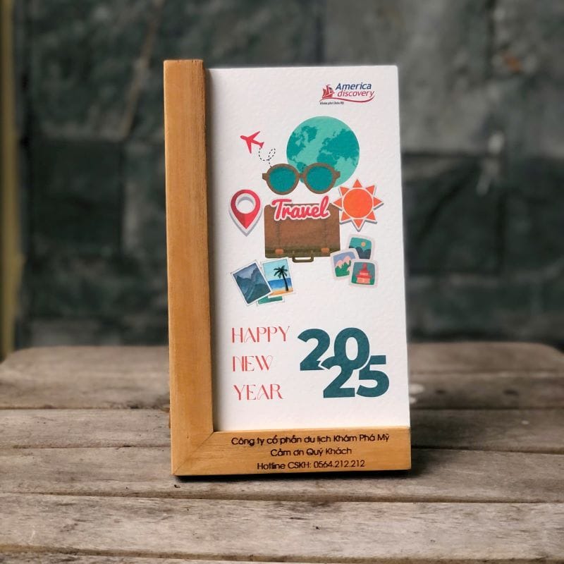 đế gỗ lịch khắc chữ theo yêu cầu