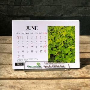 lịch thủ công mẫu Thiên nhiên với đế mica, khắc chữ in logo công ty theo yêu cầu